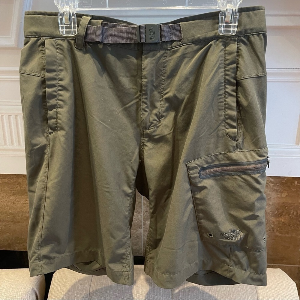 W: The North Face Men’s Trail Shorts Army Green 32 - 9.75”inseam